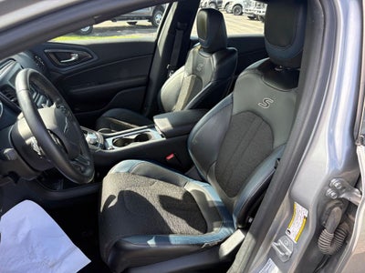 2016 Chrysler 200 S