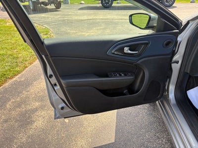 2016 Chrysler 200 S