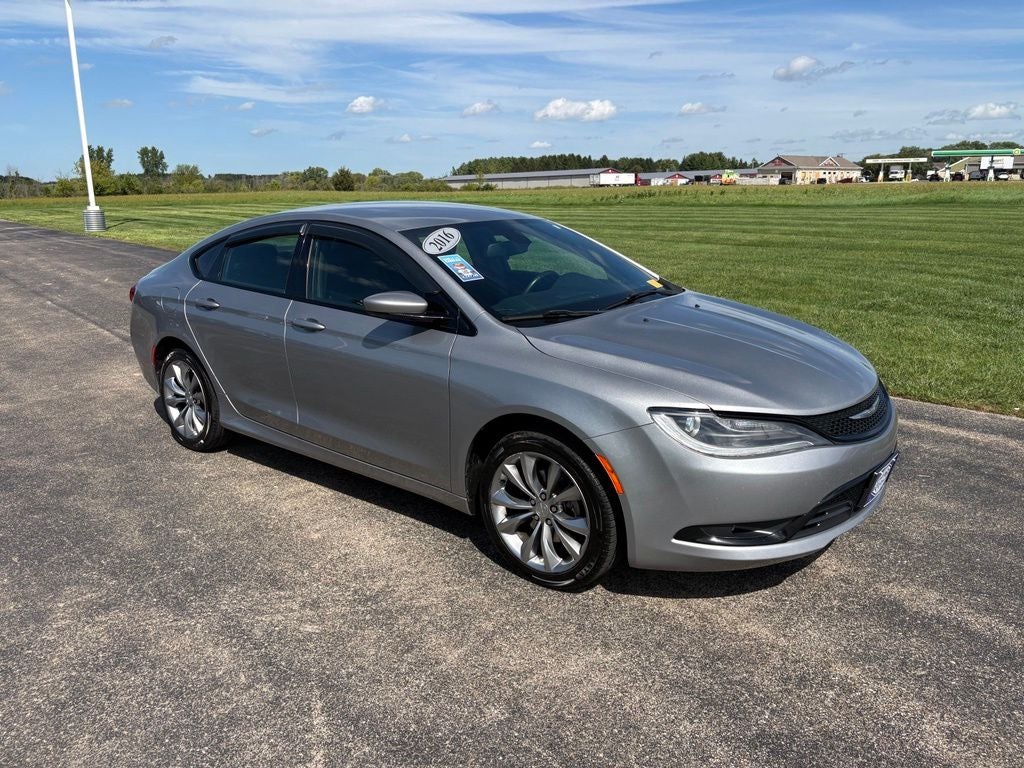 2016 Chrysler 200 S