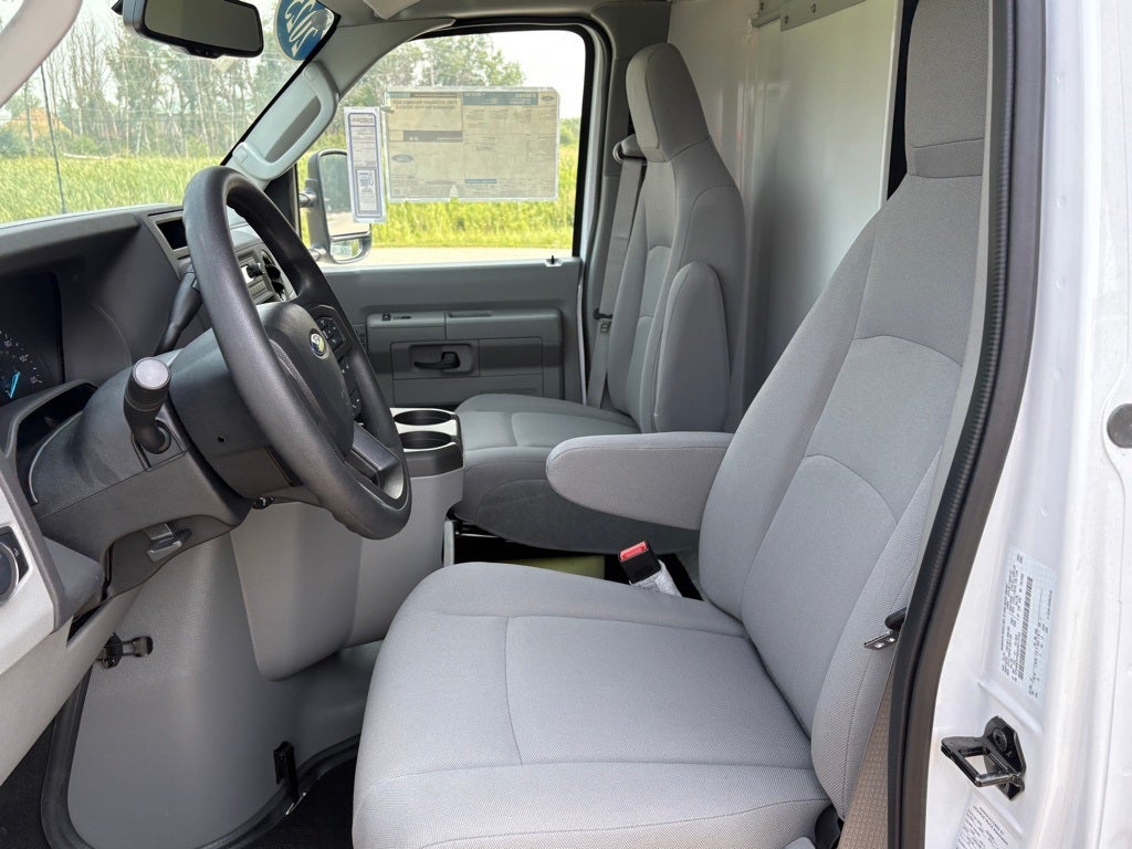 2025 Ford E-350SD Base Cutaway