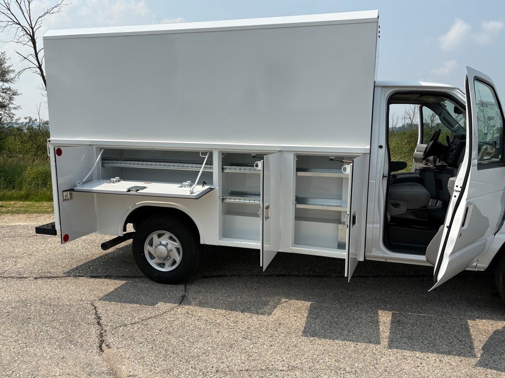 2025 Ford E-350SD Base Cutaway