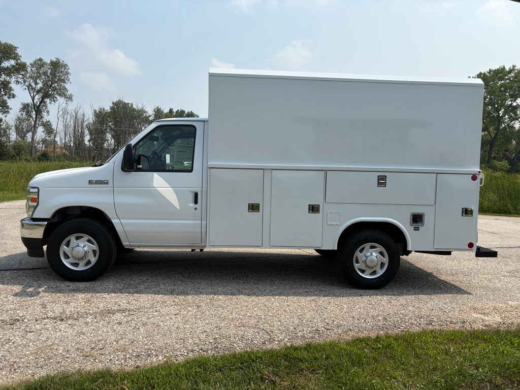 2025 Ford E-350SD Base Cutaway