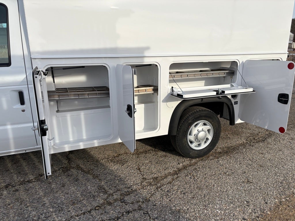 2026 Ford E-350SD Base Cutaway