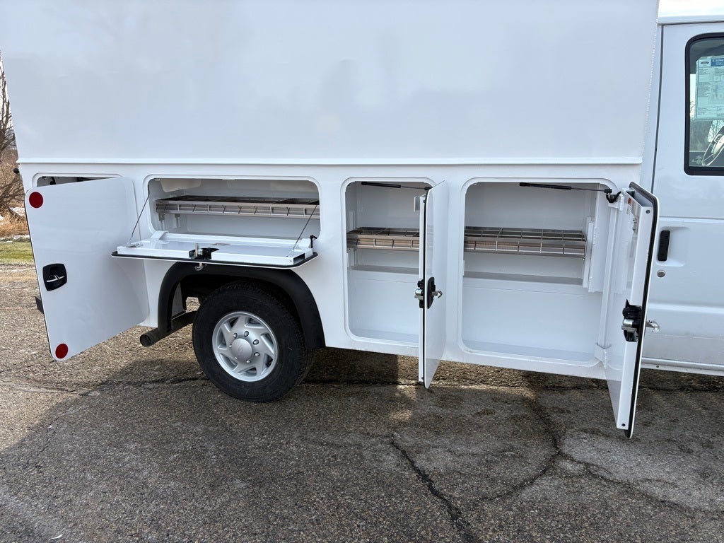2026 Ford E-350SD Base Cutaway