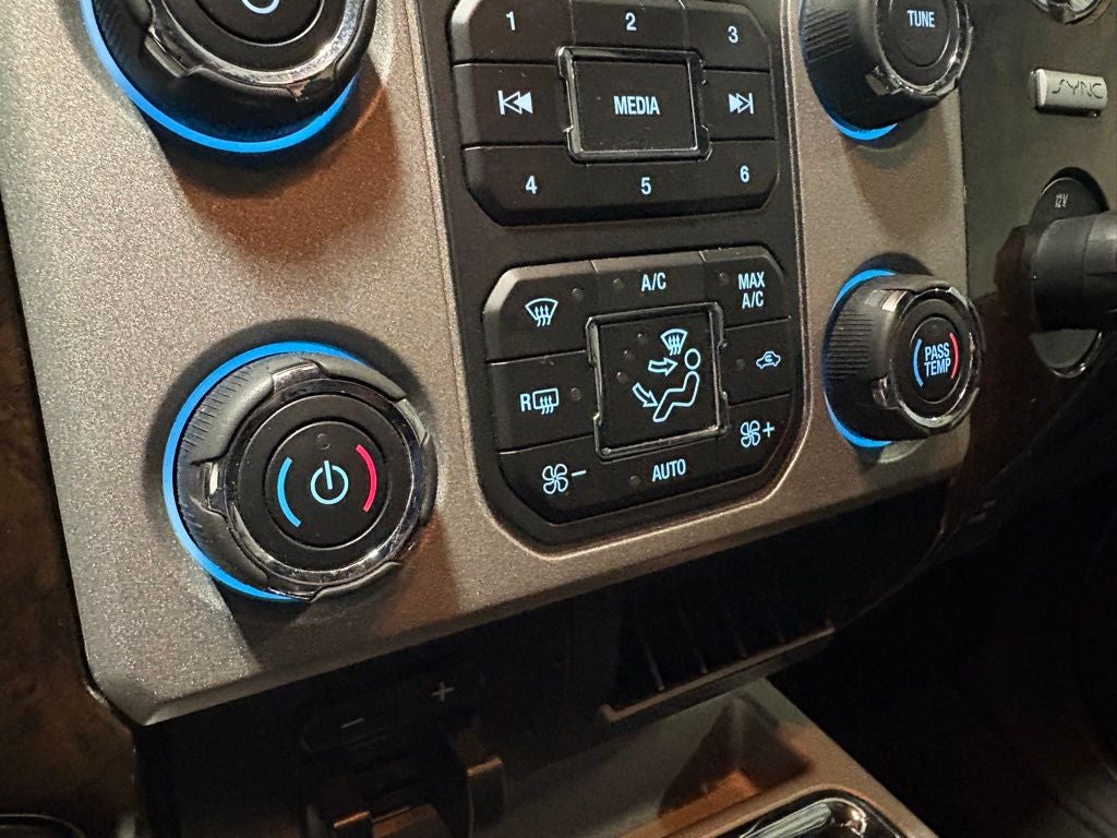 2015 Ford F-350SD Lariat DRW