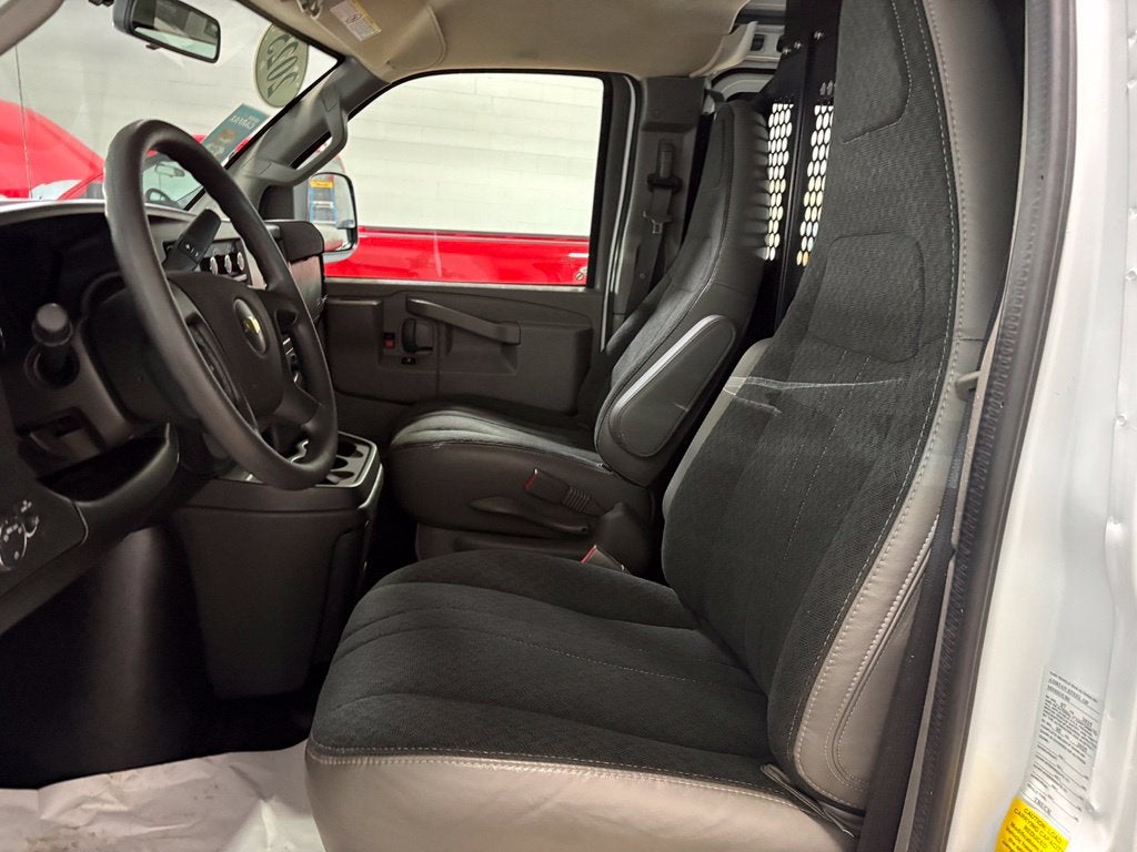 2025 Chevrolet Express 2500 Work Van Cargo