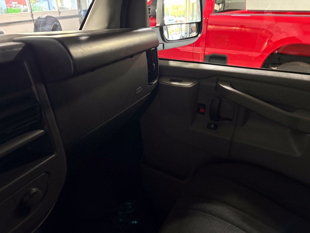 2025 Chevrolet Express 2500 Work Van Cargo
