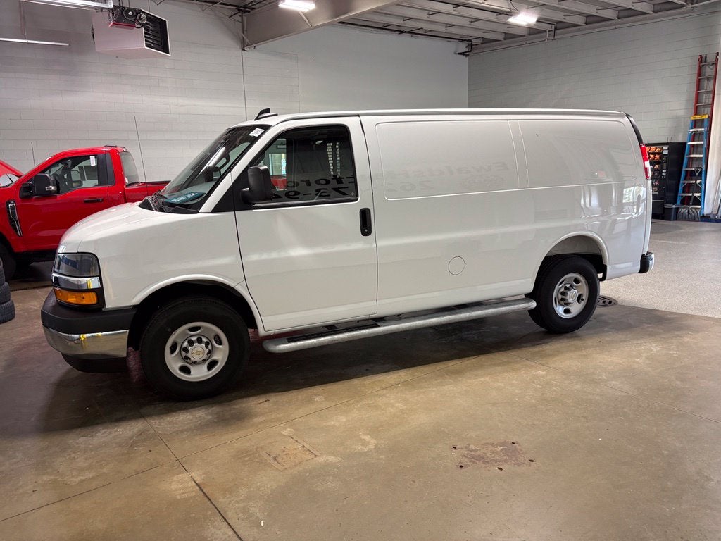 2025 Chevrolet Express 2500 Work Van Cargo