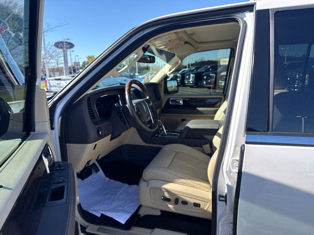 2015 Lincoln Navigator L Base