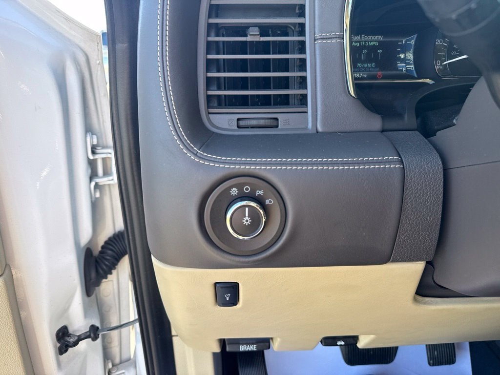 2015 Lincoln Navigator L Base