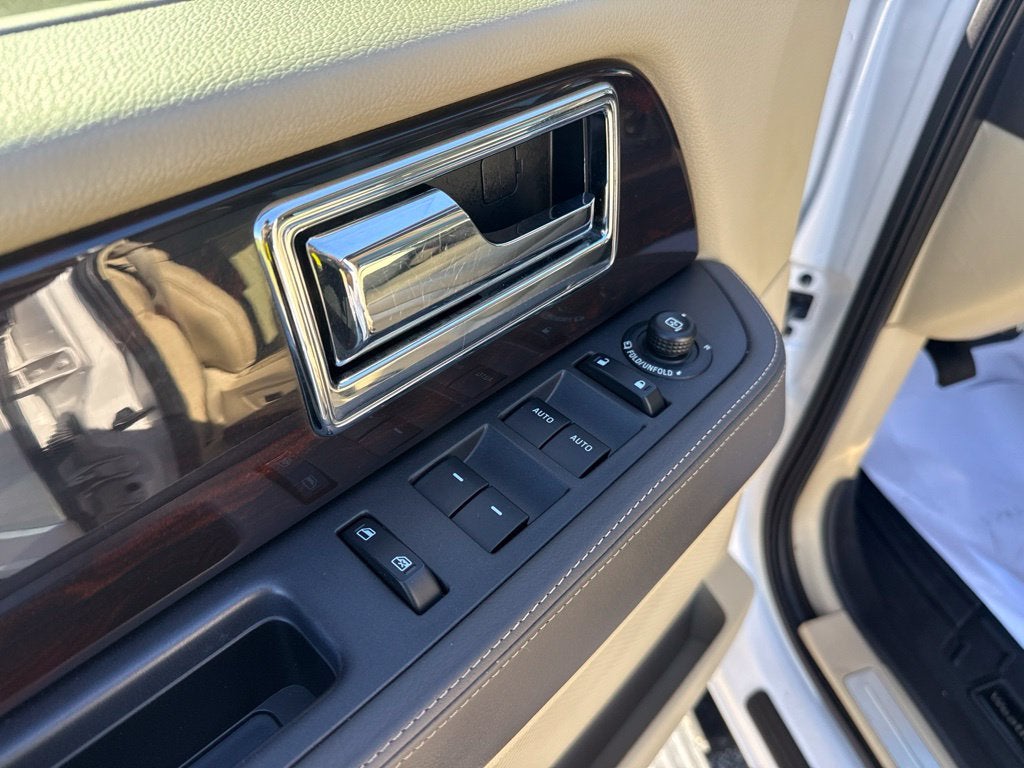2015 Lincoln Navigator L Base