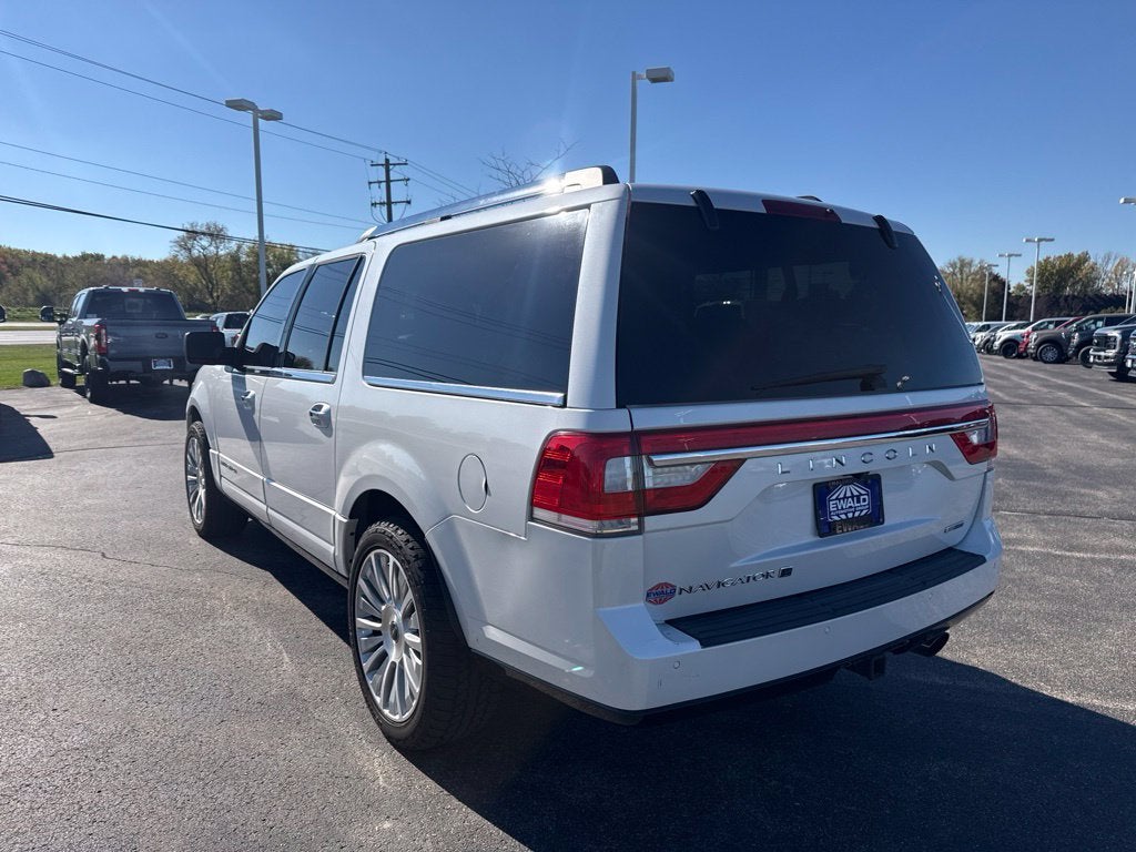 2015 Lincoln Navigator L Base