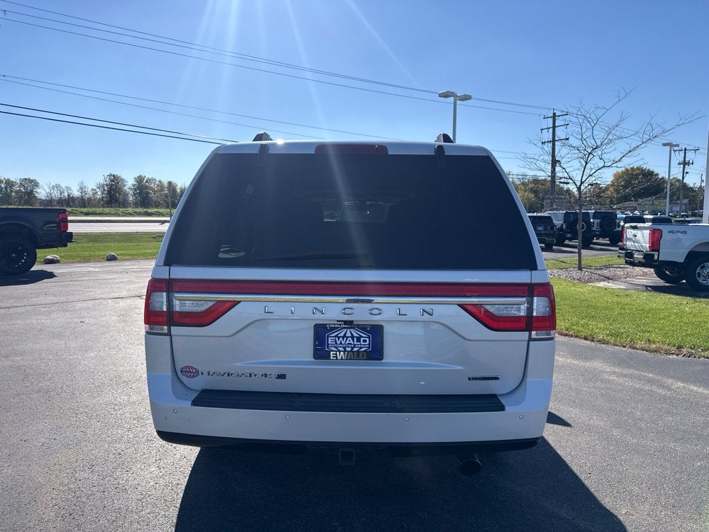 2015 Lincoln Navigator L Base