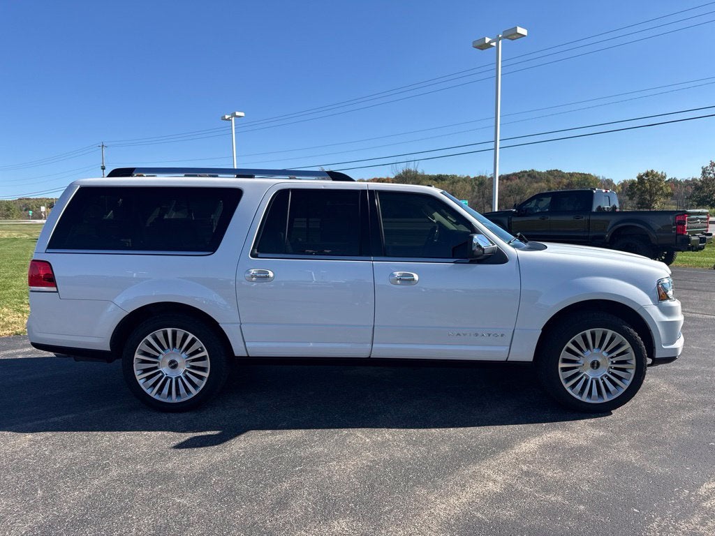 2015 Lincoln Navigator L Base