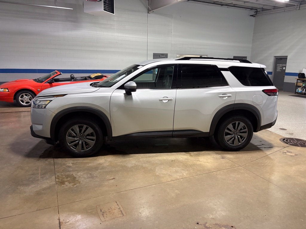2025 Nissan Pathfinder SV