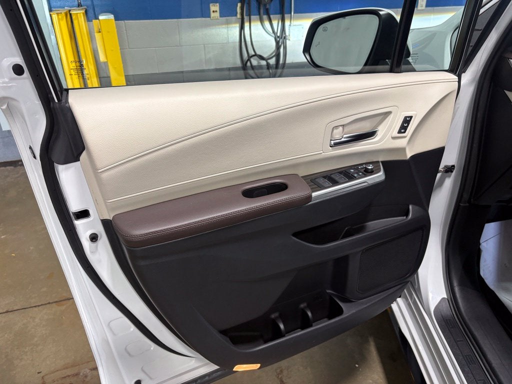 2022 Toyota Sienna Platinum 7 Passenger
