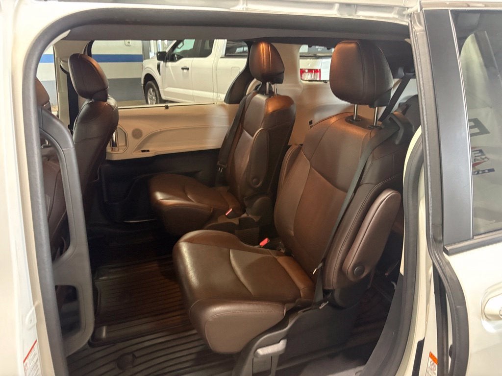 2022 Toyota Sienna Platinum 7 Passenger