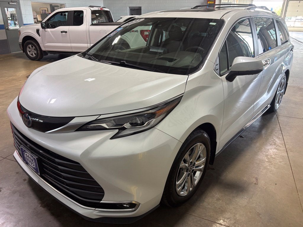 2022 Toyota Sienna Platinum 7 Passenger