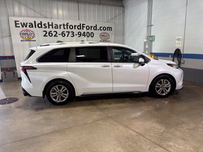 2022 Toyota Sienna Platinum 7 Passenger