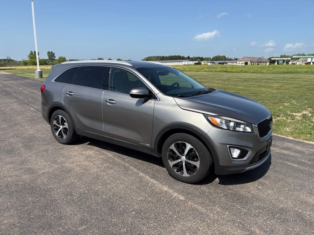 Used 2017 Kia Sorento EX with VIN 5XYPHDA57HG325758 for sale in Hartford, WI