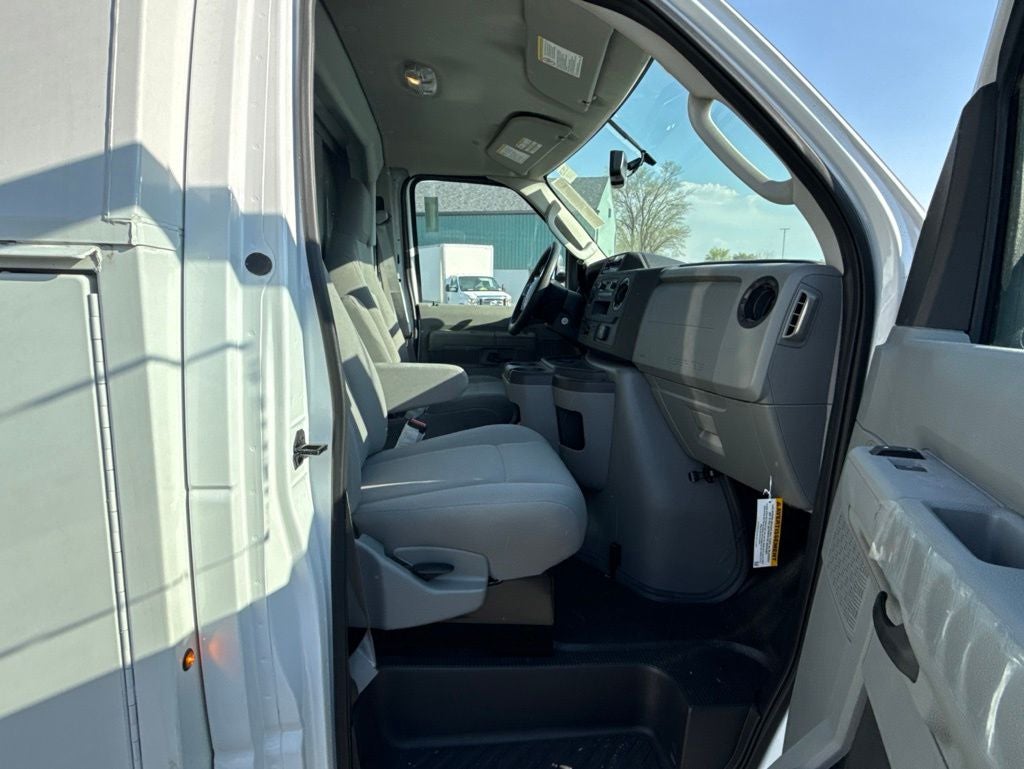 2025 Ford E-350SD Base Cutaway