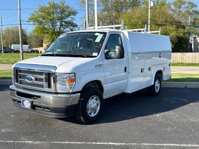 2025 Ford E-350SD Base Cutaway