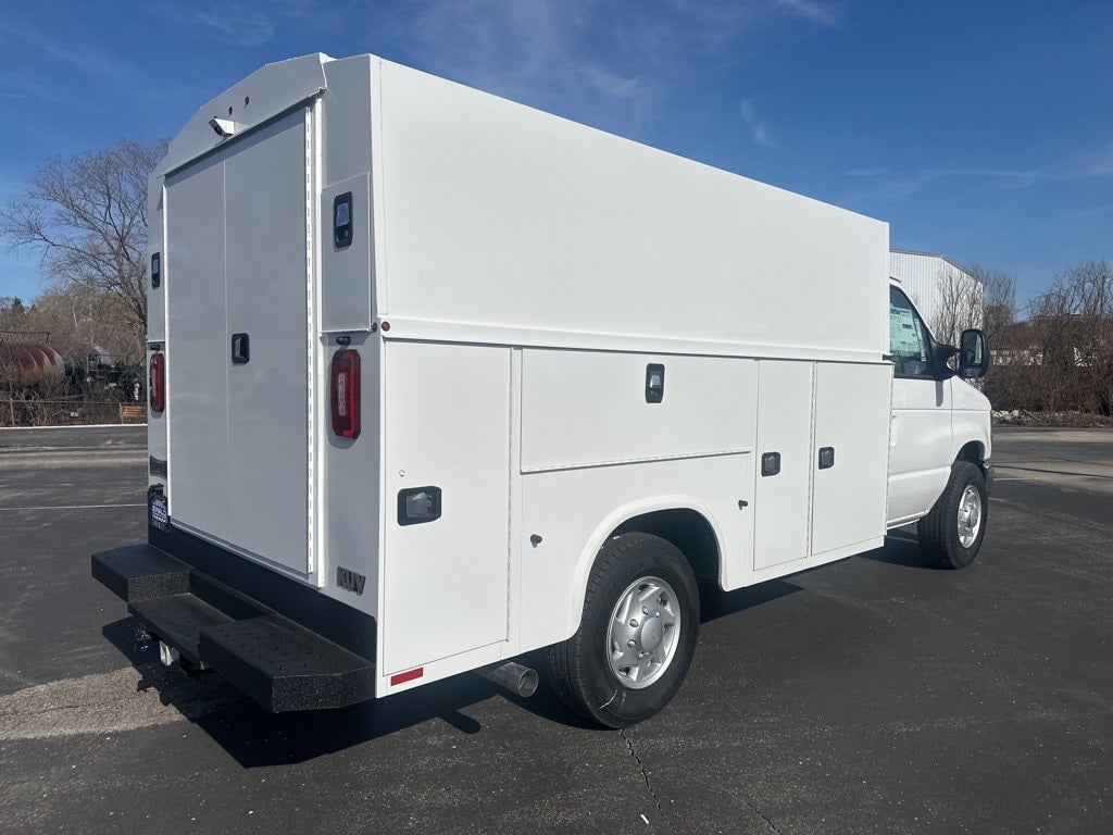 2025 Ford E-350SD Base Cutaway