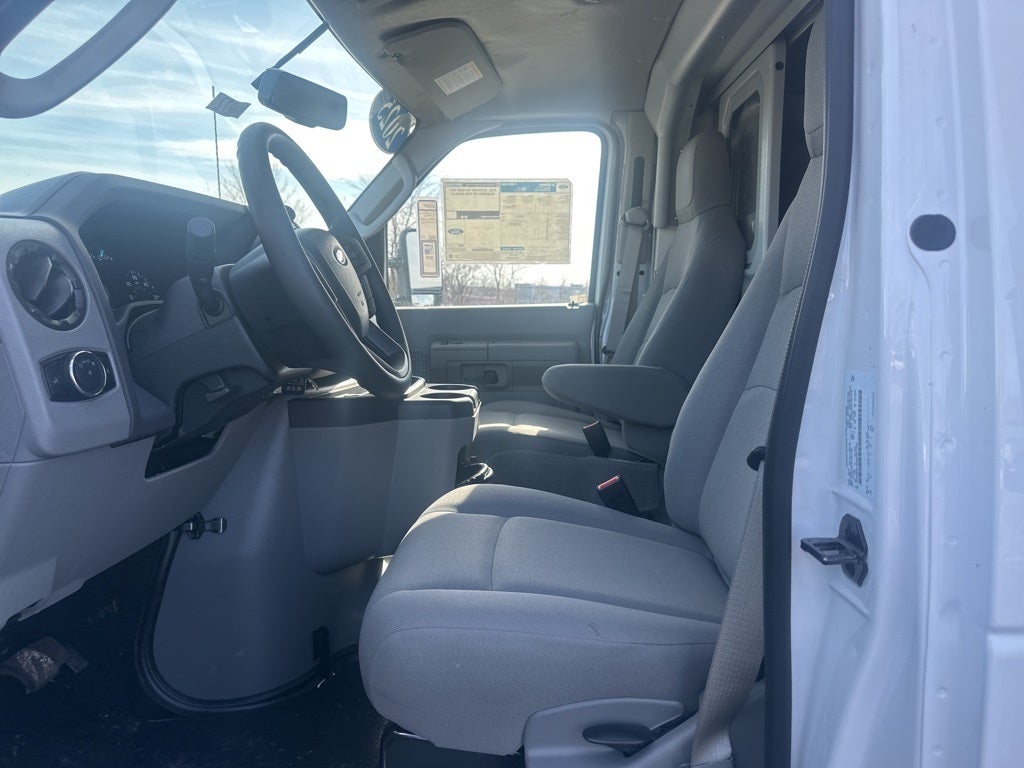 2025 Ford E-350SD Base Cutaway