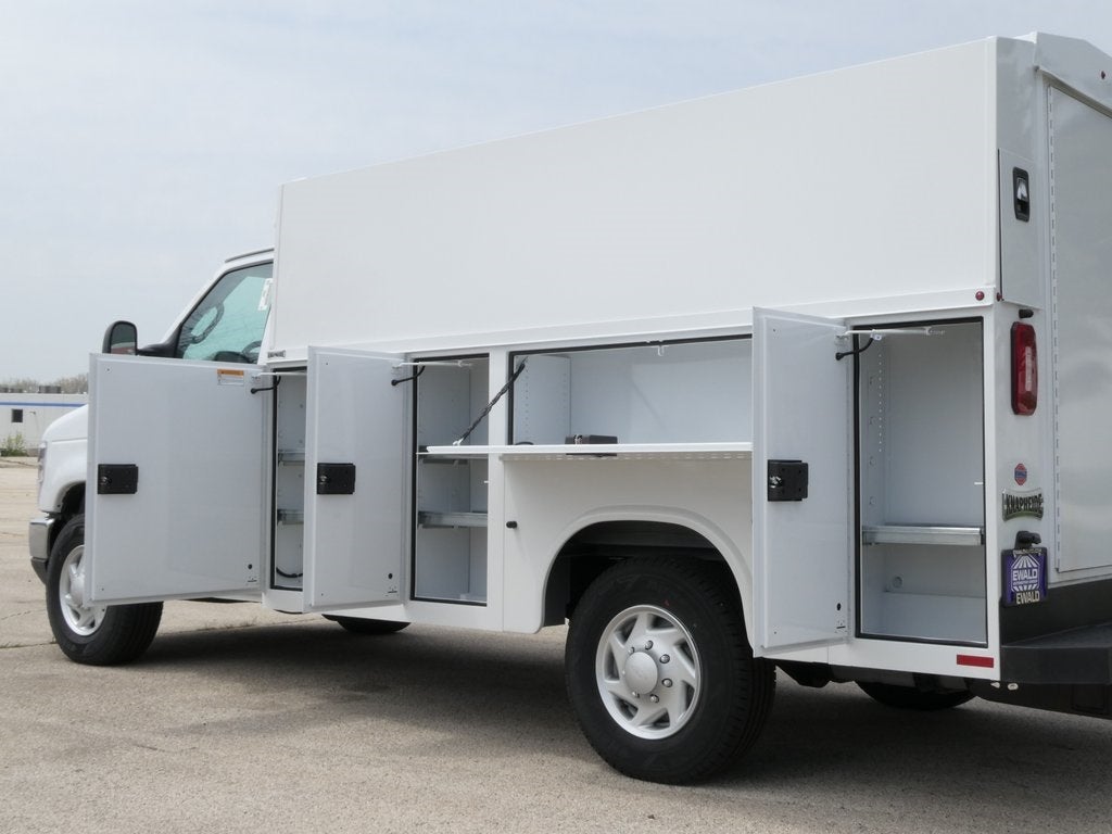 2025 Ford E-350SD Base Cutaway