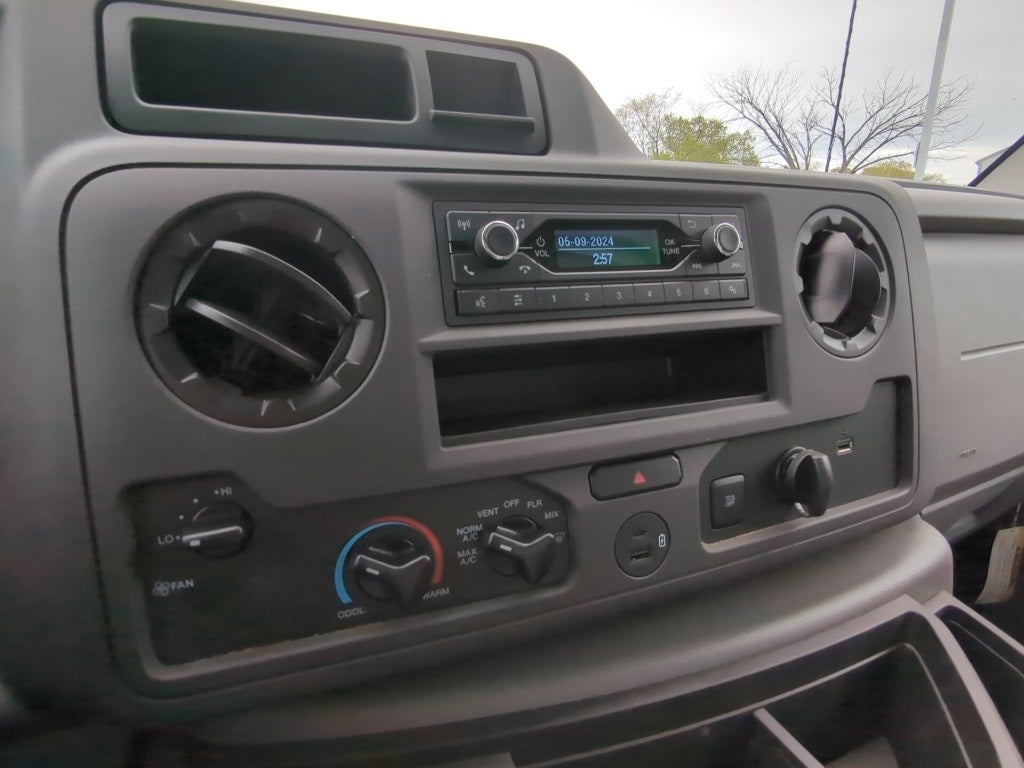 2024 Ford E-450SD Base DRW