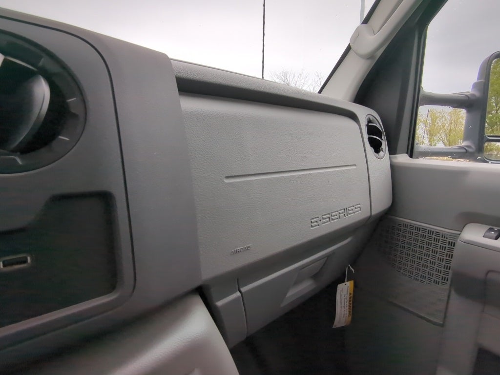 2024 Ford E-450SD Base DRW